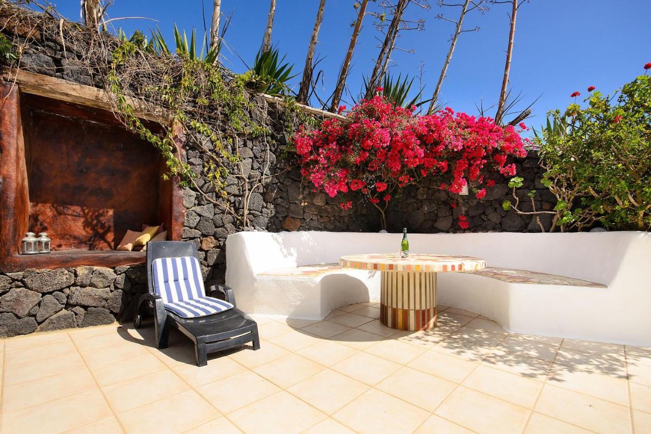 La Bodega - House On Volcano With A Piano Haria Exterior photo